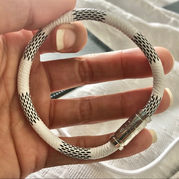 White Leather Bracelet! - Picture 4 of 4